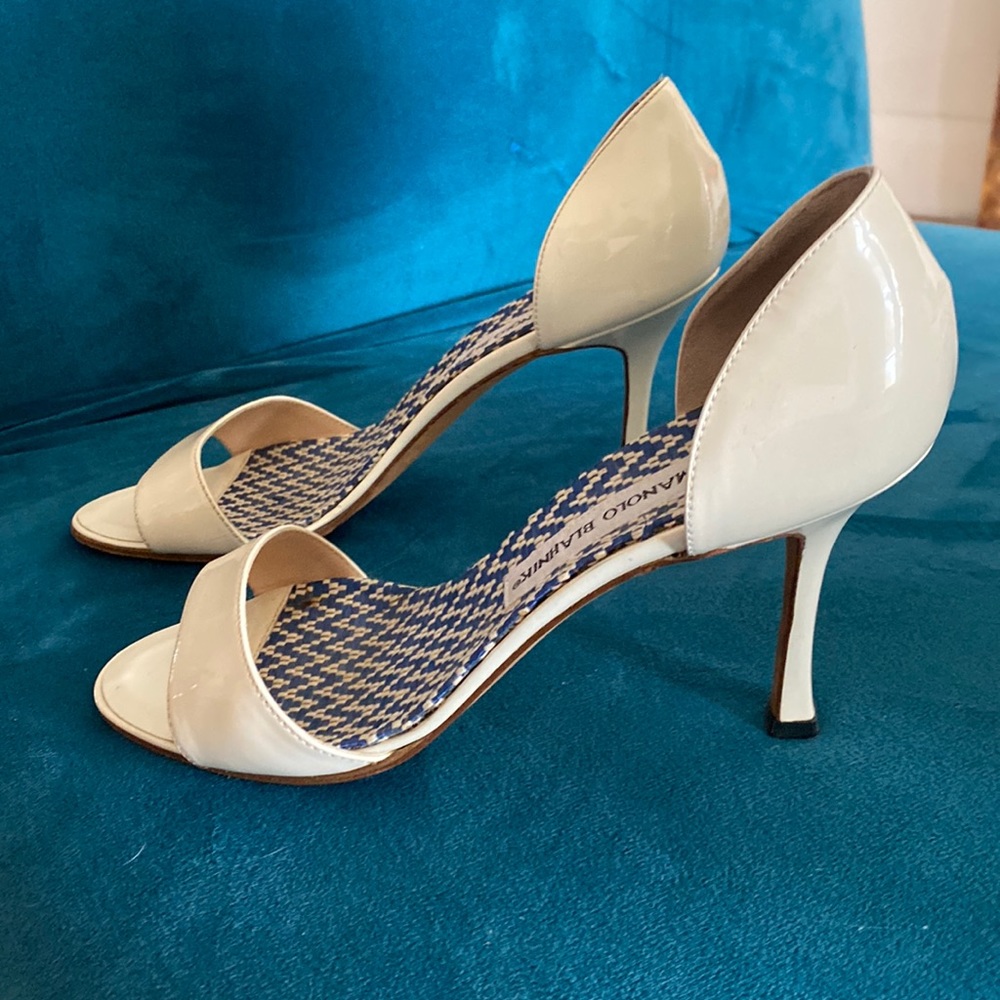 Manolo Blahnik Patent Leather Heel - Catalina Oval in White sz 37
